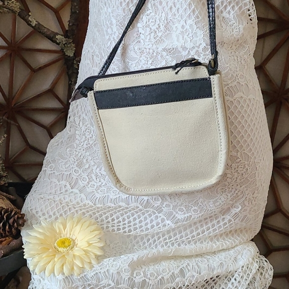 NEW NWT MONA B. ESCAPE ZIP  BAG - Picture 14 of 16